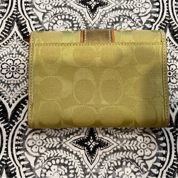 Coach signature fabric, suede, and vachetta leather wallet lime/avocado green - Picture 2 of 3